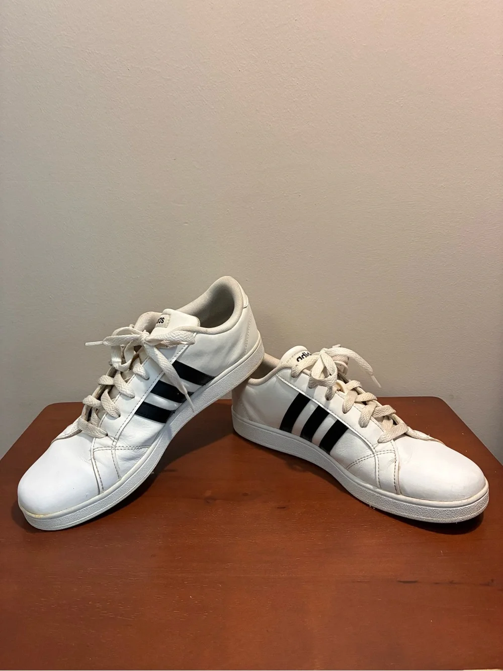 Adidas Baseline AW4299 Shoes Sneakers White w/ Black Stripes Men’s Size 6.5